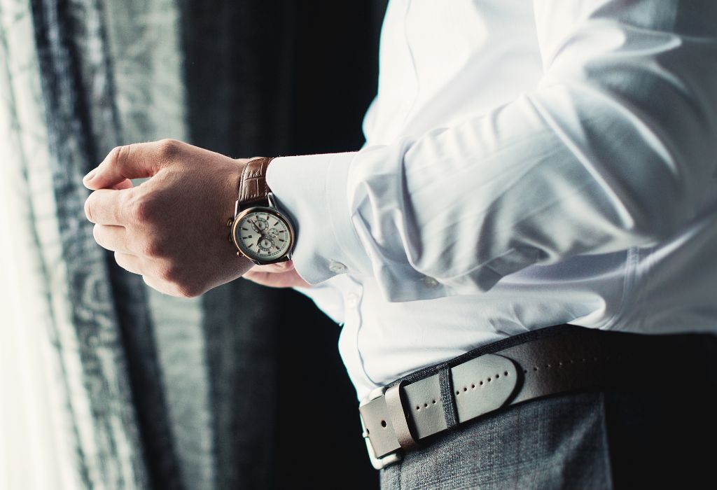 8 Causes You Ought to Begin Sporting A Watch (Watch Makes use of For Males)